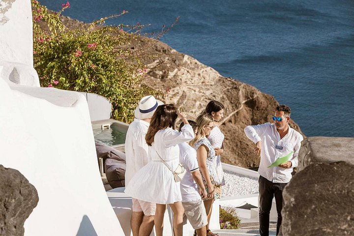 Tour privado personalizado pelos destaques de Santorini, incluindo Oia, cúpulas azuis e praias, foto 38 | wizardtrip
