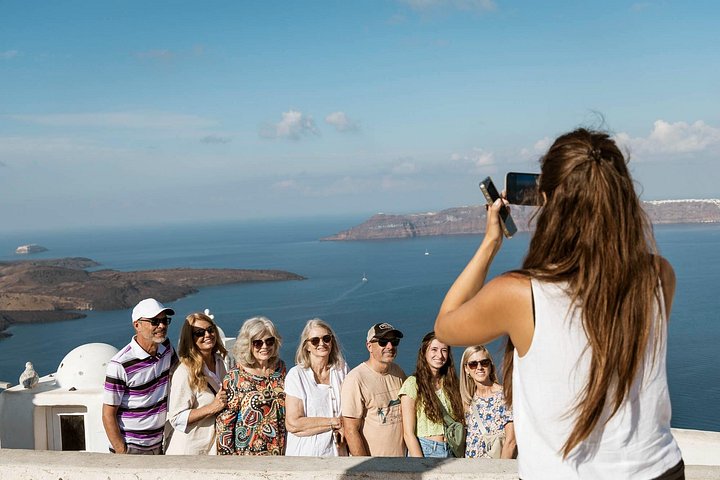 Tour privado personalizado pelos destaques de Santorini, incluindo Oia, cúpulas azuis e praias, foto 39 | wizardtrip