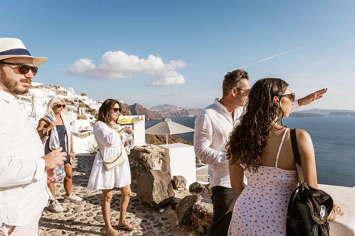 Tour privado personalizado pelos destaques de Santorini, incluindo Oia, cúpulas azuis e praias, foto 42 | wizardtrip