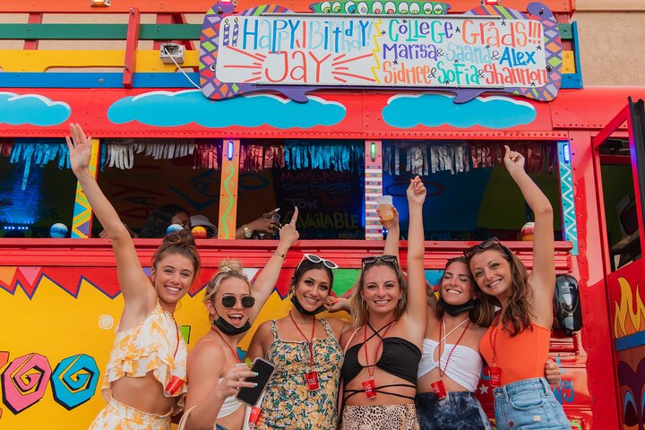 Pub crawl de autocarro de festa em Aruba com música, bebidas e vistas do pôr do sol, foto 8 | wizardtrip