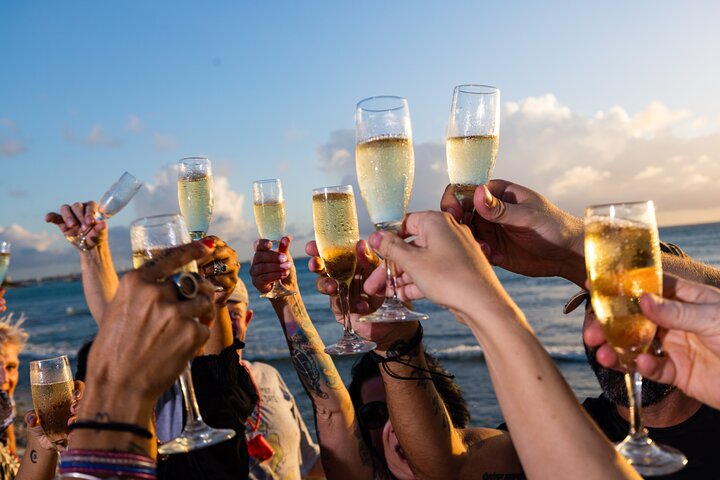 Pub crawl de autocarro de festa em Aruba com música, bebidas e vistas do pôr do sol, foto 9 | wizardtrip