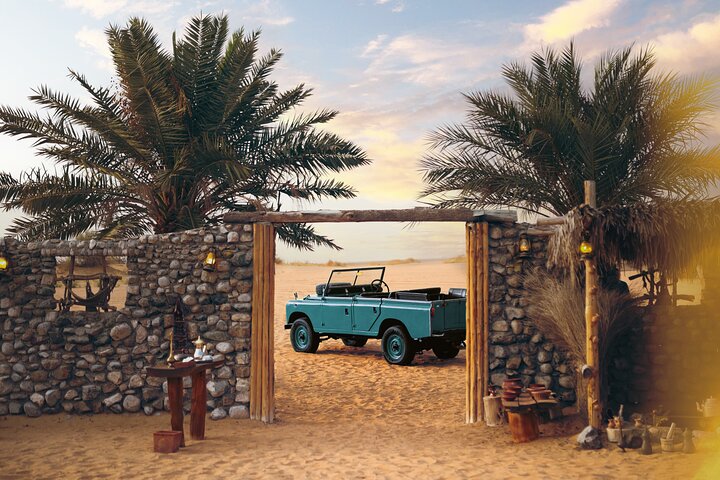 Safari Héritage dans le Désert de Dubaï en Land Rover Vintage avec Dîner | wizardtrip
