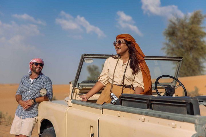 Experience a traditional Bedouin desert safari in Dubai with a vintage Land Rover, falconry, and dinner, photo 7 | wizardtrip