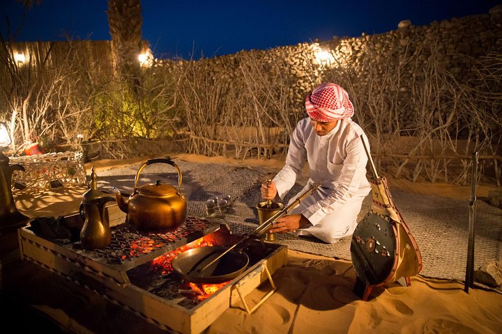 Experience a traditional Bedouin desert safari in Dubai with a vintage Land Rover, falconry, and dinner, photo 10 | wizardtrip