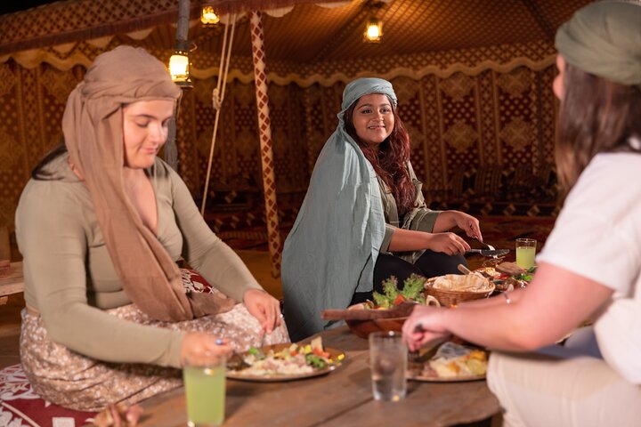 Experience a traditional Bedouin desert safari in Dubai with a vintage Land Rover, falconry, and dinner, photo 14 | wizardtrip