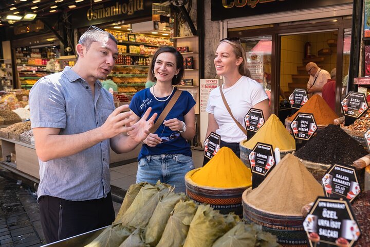 Istanbul Saveurs de Deux Continents - Marché aux Épices & Ferry | wizardtrip