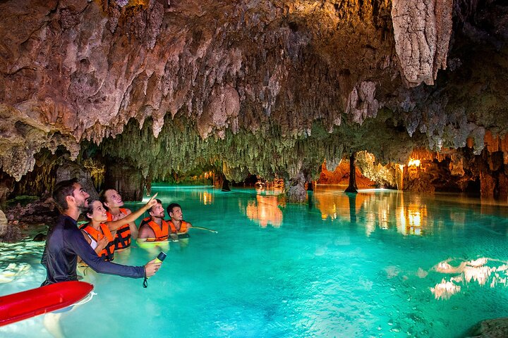 Explore Tulum's Mayan ruins, swim in cenotes, snorkel in Yal-kú lagoon, and enjoy lunch by the beach, photo 9 | wizardtrip
