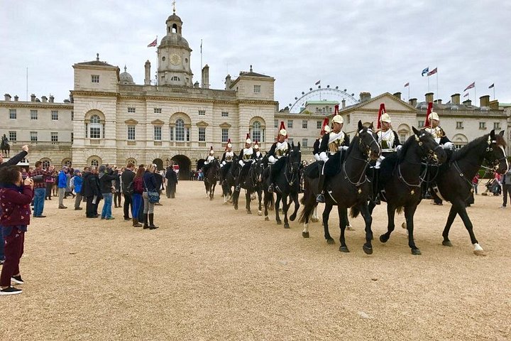 Une visite complète d'une journée des sites emblématiques de Londres, y compris la Tour de Londres, l'Abbaye de Westminster et une croisière sur la Tamise, photo 8 | wizardtrip