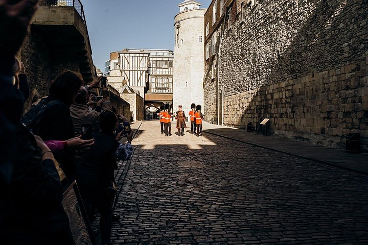 VIP-Tour durch den Tower of London, einschließlich der Kronjuwelen und einer Flusskreuzfahrt, Foto 7 | wizardtrip