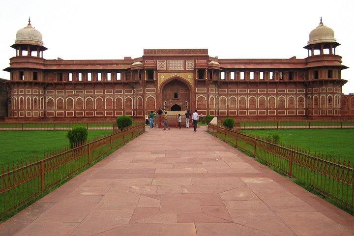 Excursión de un día desde Delhi al Taj Mahal, Agra, India, con icónica arquitectura mogol, foto 8 | wizardtrip