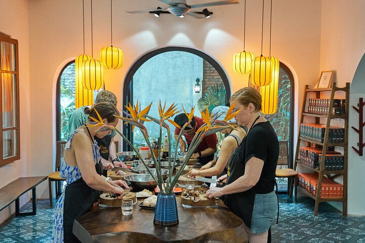 Una clase de cocina vietnamita práctica en Hanói, con tours por el mercado e inmersión cultural, foto 16 | wizardtrip