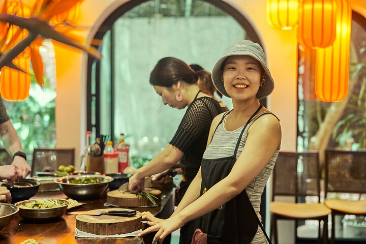 Una clase de cocina vietnamita práctica en Hanói, con tours por el mercado e inmersión cultural, foto 21 | wizardtrip