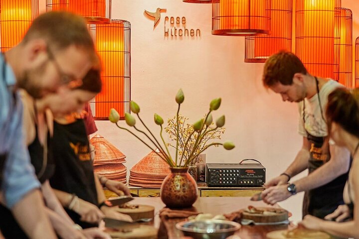 Una clase de cocina vietnamita práctica en Hanói, con tours por el mercado e inmersión cultural, foto 28 | wizardtrip