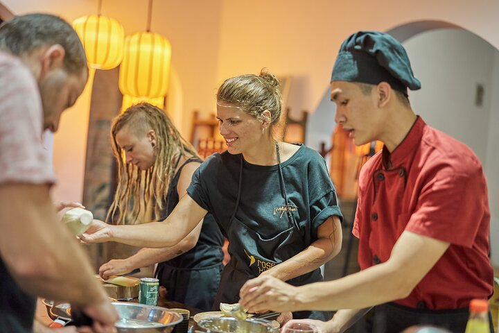 Una clase de cocina vietnamita práctica en Hanói, con tours por el mercado e inmersión cultural, foto 29 | wizardtrip
