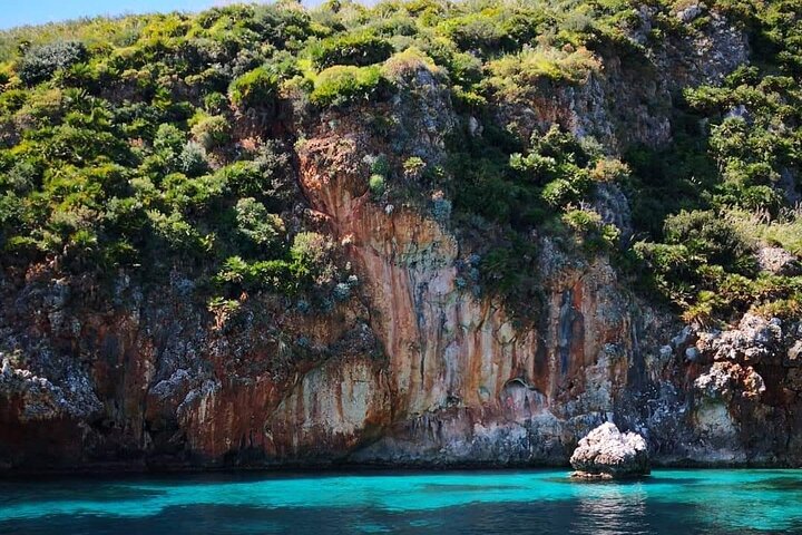 Tour in barca lungo la costa siciliana, visita a grotte, calette e spiagge come San Vito Lo Capo, foto 15 | wizardtrip