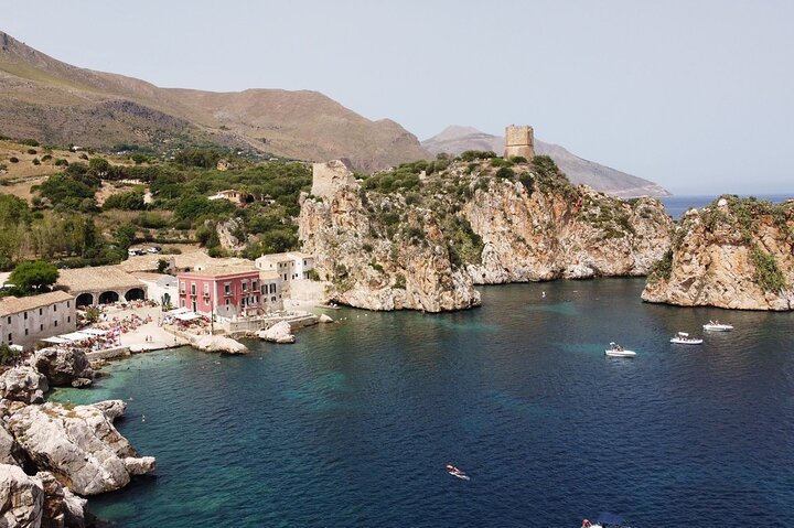 Tour in barca lungo la costa siciliana, visita a grotte, calette e spiagge come San Vito Lo Capo, foto 16 | wizardtrip
