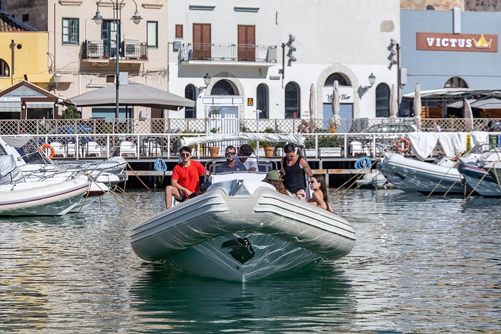 Tour in barca lungo la costa siciliana, visita a grotte, calette e spiagge come San Vito Lo Capo, foto 21 | wizardtrip