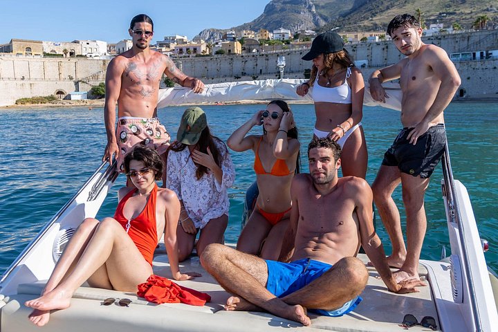 Tour in barca lungo la costa siciliana, visita a grotte, calette e spiagge come San Vito Lo Capo, foto 28 | wizardtrip