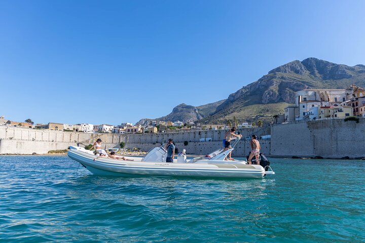 Tour in barca lungo la costa siciliana, visita a grotte, calette e spiagge come San Vito Lo Capo, foto 32 | wizardtrip