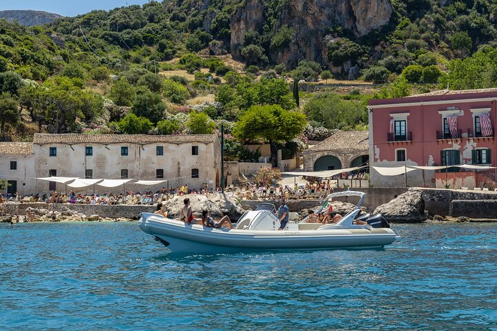 Tour in barca lungo la costa siciliana, visita a grotte, calette e spiagge come San Vito Lo Capo, foto 36 | wizardtrip