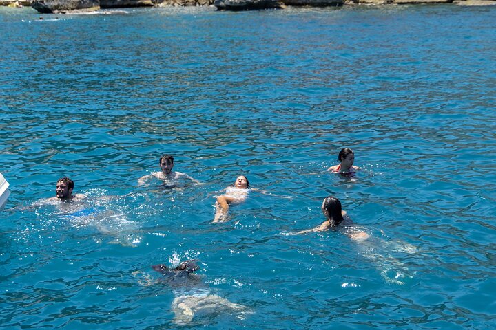 Tour in barca lungo la costa siciliana, visita a grotte, calette e spiagge come San Vito Lo Capo, foto 42 | wizardtrip