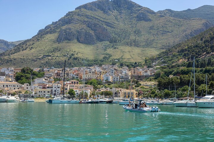 Tour in barca lungo la costa siciliana, visita a grotte, calette e spiagge come San Vito Lo Capo, foto 44 | wizardtrip