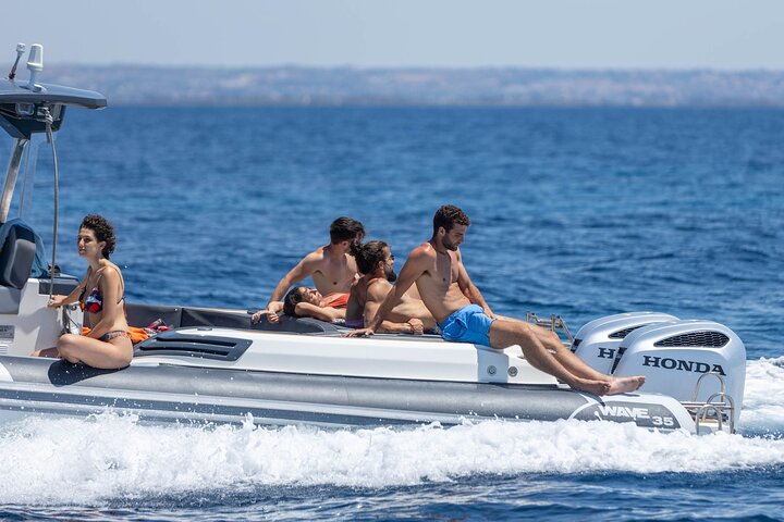 Excursión en barco por las Islas Egadas, Favignana y Levanzo, desde Trapani, Sicilia, foto 12 | wizardtrip