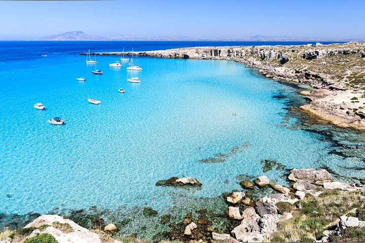 Excursión en barco por las Islas Egadas, Favignana y Levanzo, desde Trapani, Sicilia, foto 13 | wizardtrip