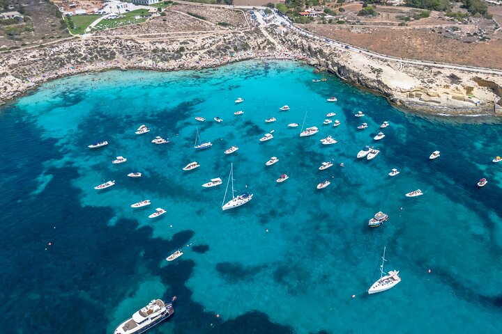 Excursión en barco por las Islas Egadas, Favignana y Levanzo, desde Trapani, Sicilia, foto 14 | wizardtrip