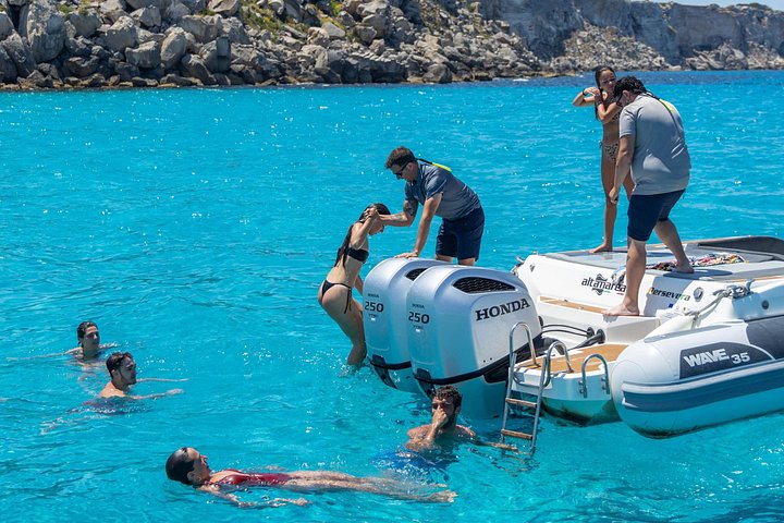 Excursión en barco por las Islas Egadas, Favignana y Levanzo, desde Trapani, Sicilia, foto 16 | wizardtrip