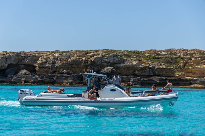 Excursión en barco por las Islas Egadas, Favignana y Levanzo, desde Trapani, Sicilia, foto 19 | wizardtrip