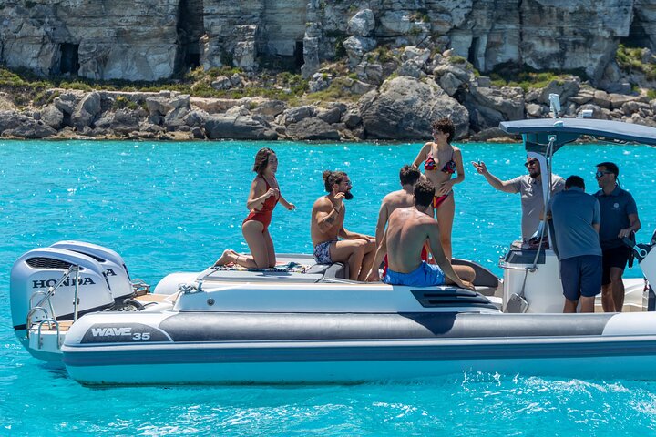 Excursión en barco por las Islas Egadas, Favignana y Levanzo, desde Trapani, Sicilia, foto 20 | wizardtrip