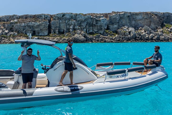 Excursión en barco por las Islas Egadas, Favignana y Levanzo, desde Trapani, Sicilia, foto 27 | wizardtrip