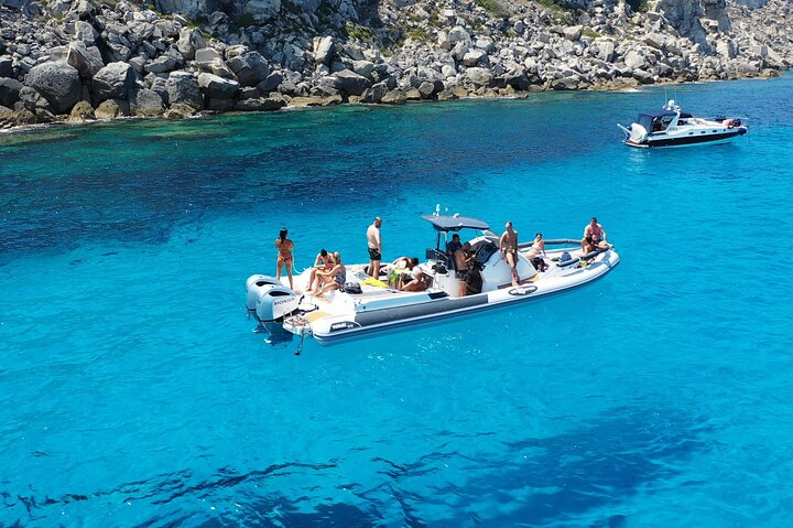 Excursión en barco por las Islas Egadas, Favignana y Levanzo, desde Trapani, Sicilia, foto 29 | wizardtrip