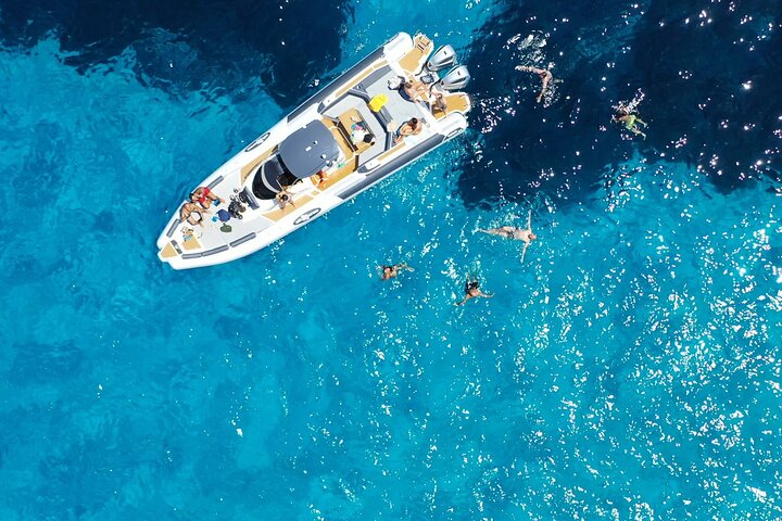 Excursión en barco por las Islas Egadas, Favignana y Levanzo, desde Trapani, Sicilia, foto 30 | wizardtrip