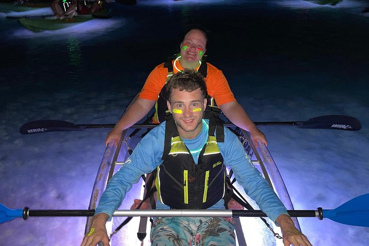 Aventure nocturne en kayak à St. Thomas avec des kayaks transparents et une vie marine lumineuse, photo 8 | wizardtrip