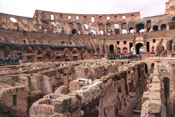 Verken de oude wonderen van Rome, waaronder het Colosseum, het Romeinse Forum en de Palatijnse Heuvel, tijdens een meeslepende rondleiding, foto 8 | wizardtrip