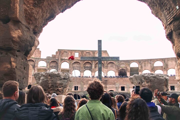 Verken de oude wonderen van Rome, waaronder het Colosseum, het Romeinse Forum en de Palatijnse Heuvel, tijdens een meeslepende rondleiding, foto 13 | wizardtrip