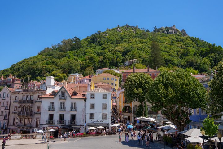 Small group tour exploring the colorful Pena Palace and historic Sintra from Lisbon, photo 6 | wizardtrip