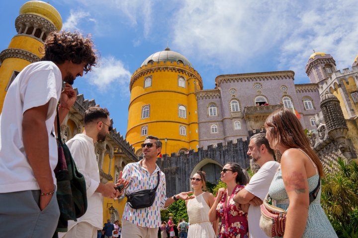 Small group tour exploring the colorful Pena Palace and historic Sintra from Lisbon, photo 8 | wizardtrip