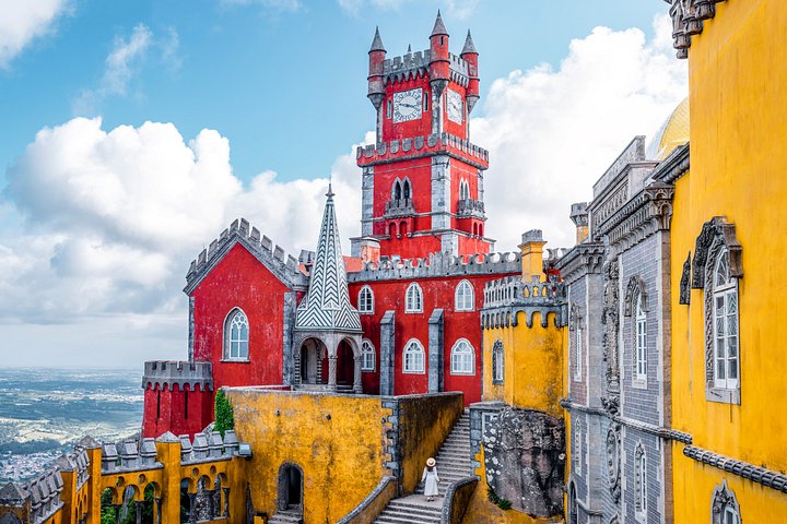 Small group tour exploring the colorful Pena Palace and historic Sintra from Lisbon, photo 14 | wizardtrip