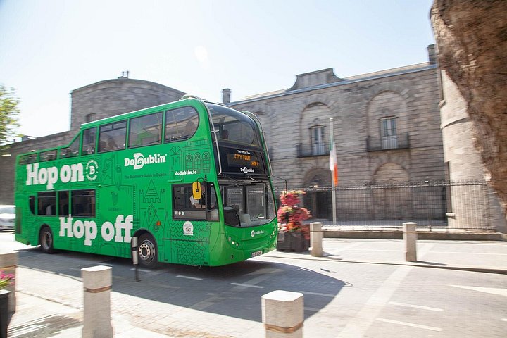 Hop-on hop-off-busstur som utforsker Dublins landemerker som Trinity College og Guinness Storehouse, foto 8 | wizardtrip