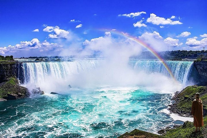 Ein atemberaubender Blick auf die Niagarafälle, der ihre immense Kraft und natürliche Schönheit zeigt, Foto 29 | wizardtrip