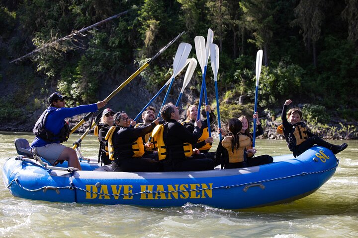 Elveوس rafting-eventyr på Snake River i Jackson Hole, USA, med spennende stryk og naturskjønn canyon-utsikt, foto 6 | wizardtrip