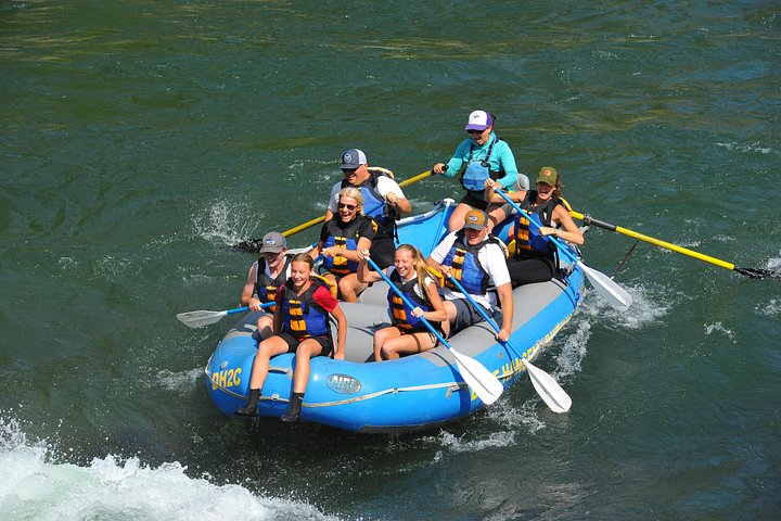 Elveوس rafting-eventyr på Snake River i Jackson Hole, USA, med spennende stryk og naturskjønn canyon-utsikt, foto 13 | wizardtrip