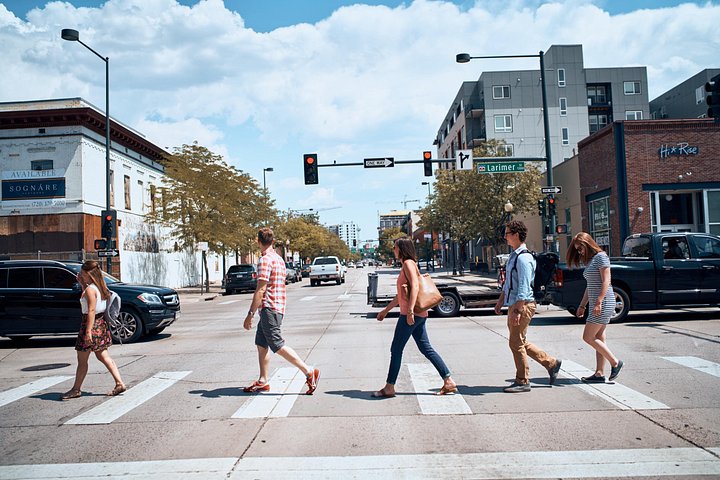 En guidad matresa genom Denvers RiNo Arts District, med väggmålningar och lokala rätter, foto 9 | wizardtrip