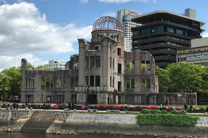 Hiroshima in a Nutshell: Morning Bike Adventure | wizardtrip