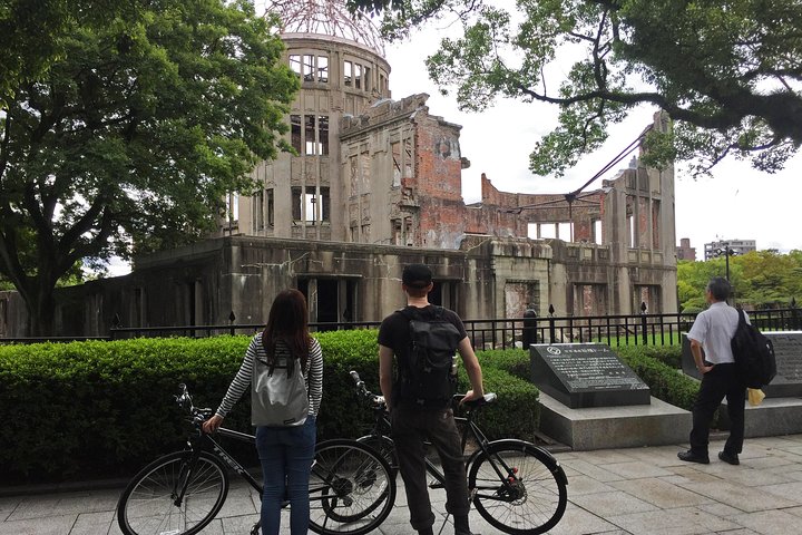 Guidet cykeltur, der udforsker Hiroshimas Fredspark, Atombombekuplen og Shukkeien Have, foto 6 | wizardtrip