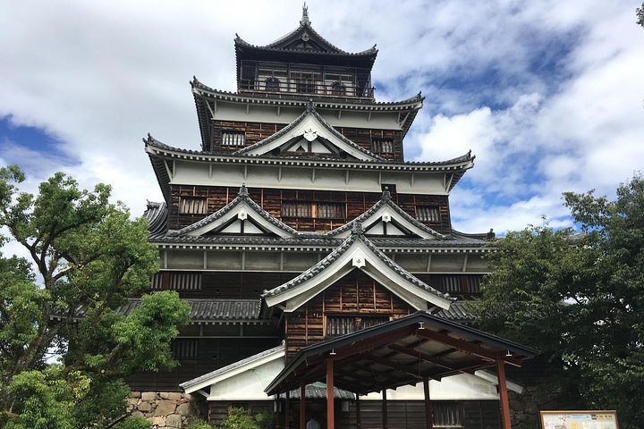 Guidet cykeltur, der udforsker Hiroshimas Fredspark, Atombombekuplen og Shukkeien Have, foto 7 | wizardtrip