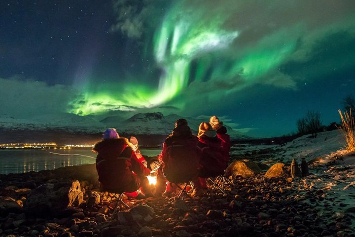 Jakt på norrsken i liten grupp i Tromsø, Norge, med lägereld och arktisk utrustning, foto 11 | wizardtrip